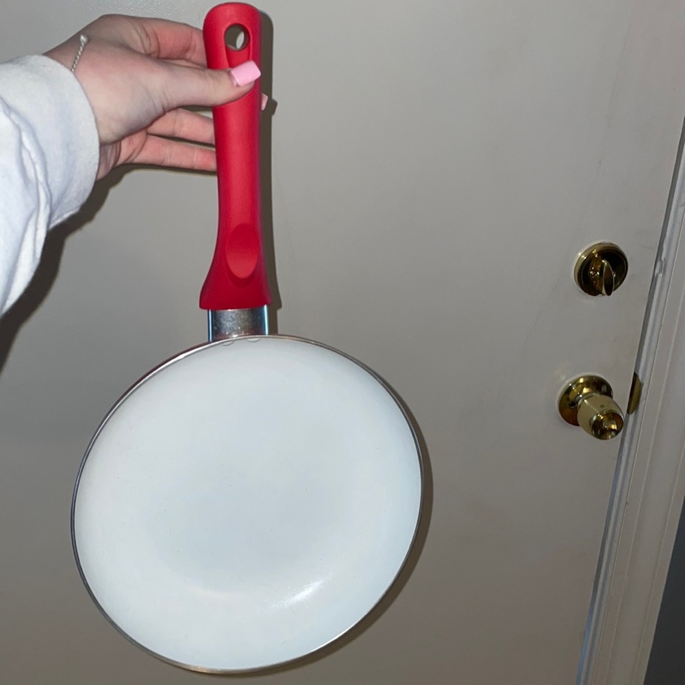 medium size frying pan